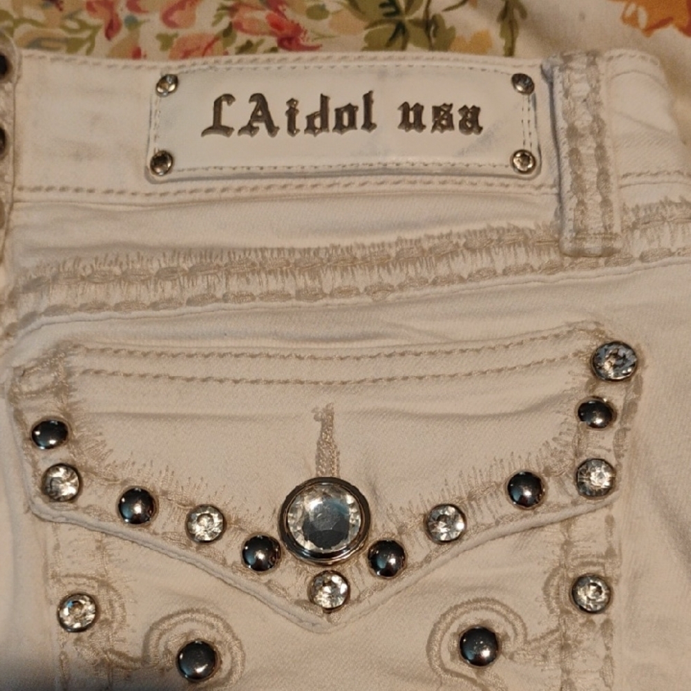 L.A. idol Women's White Jean Shorts